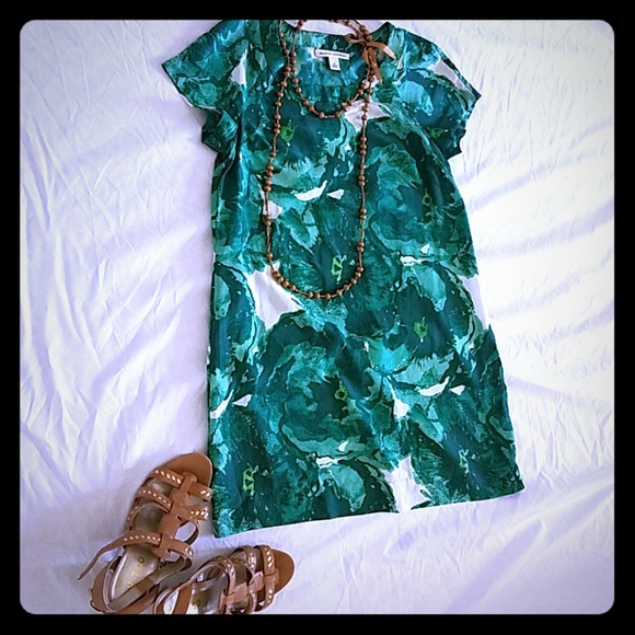 Banana Republic Dresses & Skirts - Banana Republic100% silk dress green leaf print